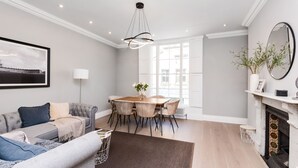Lounge - Spirit Merchant House (Bath)