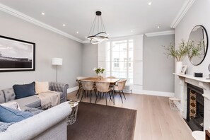 Luxury House, Private Bathroom, City View (Spirit Merchant House) | Lounge - Spirit Merchant House (Bath)