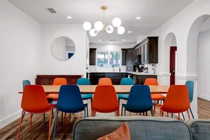 Dining - Pool~Hottub~Yoga Gym~Game Room~Fire Pit (Austin)