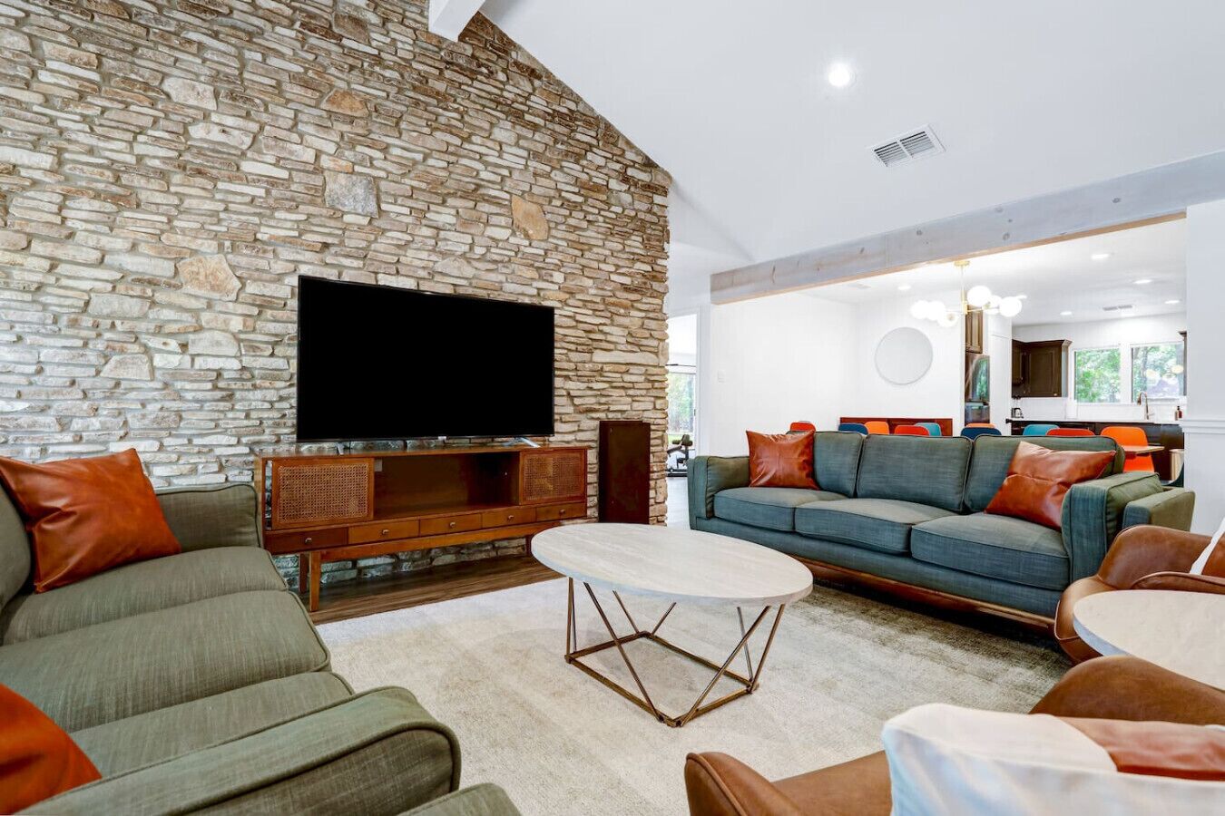 Smart TV, fireplace