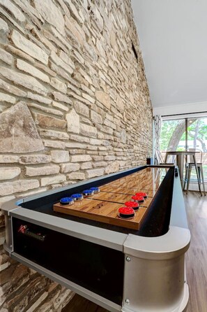 Game room - Pool~Hottub~Yoga Gym~Game Room~Fire Pit (Austin)