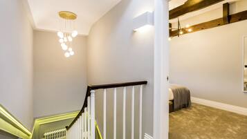 Deluxe House, Private Bathroom, City View (Wine Merchant House) | Interior