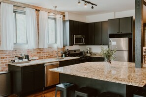 Fridge, microwave, oven, stovetop - Gather Together & WFH in Piece of Chicago History (Chicago)