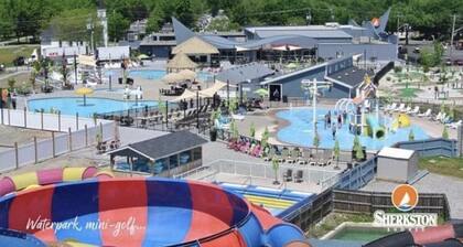 Delightful 3 bedroom cottage in Sherkson Shores beach Retreat!