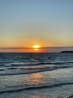 Una spiaggia nelle vicinanze