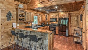 Cabin, 3 Bedrooms | Private kitchen