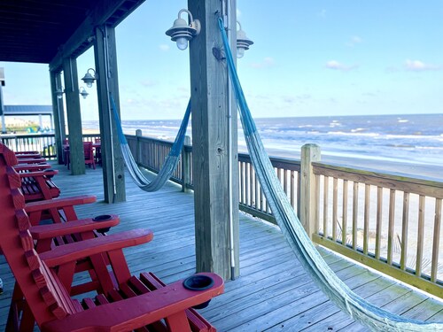 Front Row Sea't~4BR~Luxury~Beachfront~Views~Hammocks~King Beds