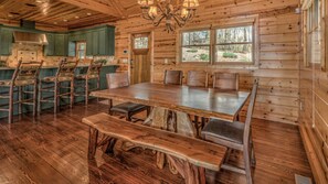 Dining - Lakeview Lodge by Escape to Blue Ridge (Blue Ridge)