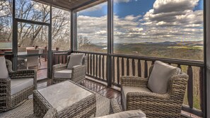 Balcony - Lakeview Lodge by Escape to Blue Ridge (Blue Ridge)