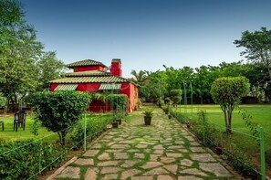 Property grounds - Organic Farm with kitchen, AC rooms, Pet-friendly 7 Kms from the city (Jhansi)