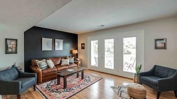 TV connectée, cheminée, espaces bureaux