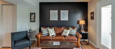 Smart-TV, Kamin, Arbeitsbereiche