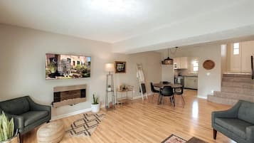 TV connectée, cheminée, espaces bureaux