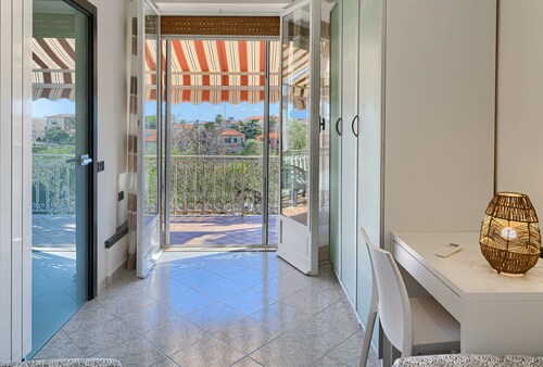 Villa La Rodina, zur exklusiven Nutzung, für 12, mit beheiztem Pool (gemeinsam genutzt)