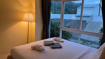 3 Schlafzimmer, Schreibtisch, Bügeleisen/Bügelbrett