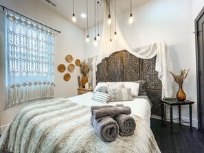 1 habitación, tabla de planchar con plancha, wifi gratis y ropa de cama 