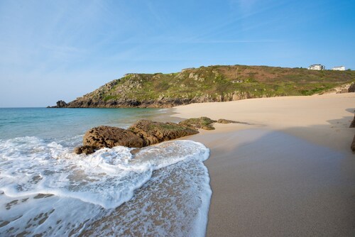 The Rest House -  a studio barn that sleeps 2 guests in 1 bedroom