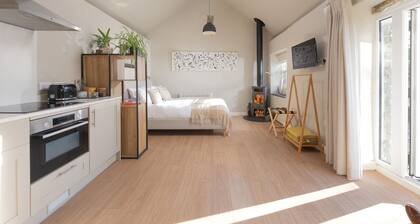 The Rest House - a studio barn that sleeps 2 guests in 1 bedroom