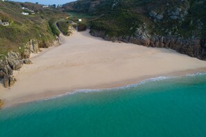 Beach - The Rest House -  a studio barn that sleeps 2 guests in 1 bedroom (St Levan)