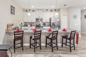 Microwave, oven, stovetop, toaster - Champions Gate- Ru1095 (Davenport)