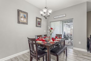 Dining - Champions Gate- Ru1095 (Davenport)