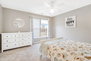 3 bedrooms, iron/ironing board, WiFi - Five Minute Drive to Bethany Beach with a Community Pool! (Ocean View)