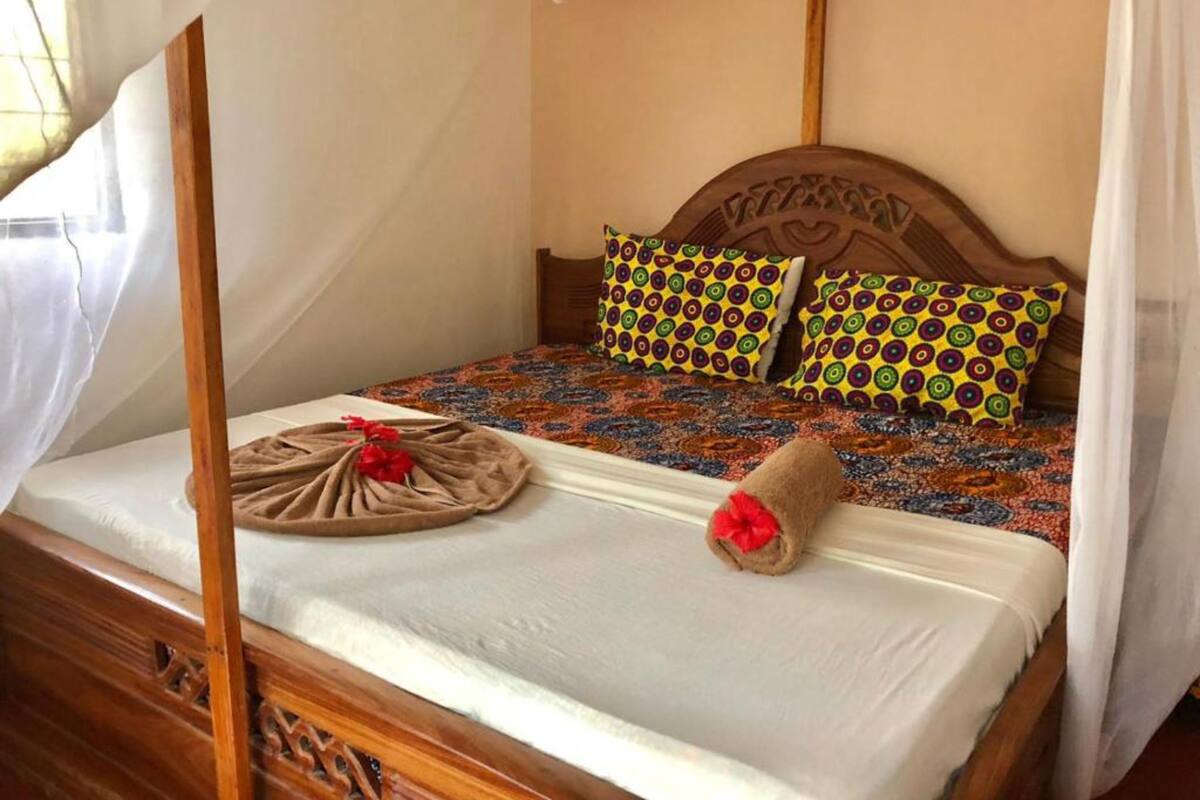 Habitació doble, terrassa | Wifi gratuïta i roba de llit 