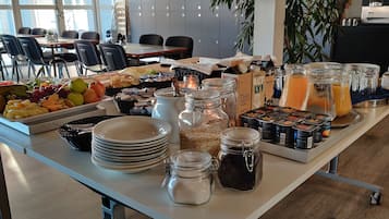 Kontinental morgenmad hver dag (99 DKK pr. person)