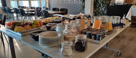 Kontinental frukost varje dag (DKK 99 per person)