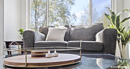 Remodeled central townhouse w/fireplace bike trails & parks