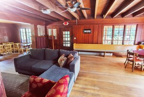 Smart TV y chimenea