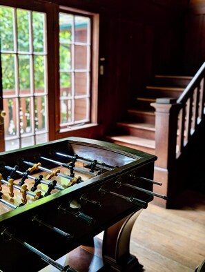 Interior - Large Lodge at Rainer Lodge - 0.4 mi to Mt.Rainier (Ashford)