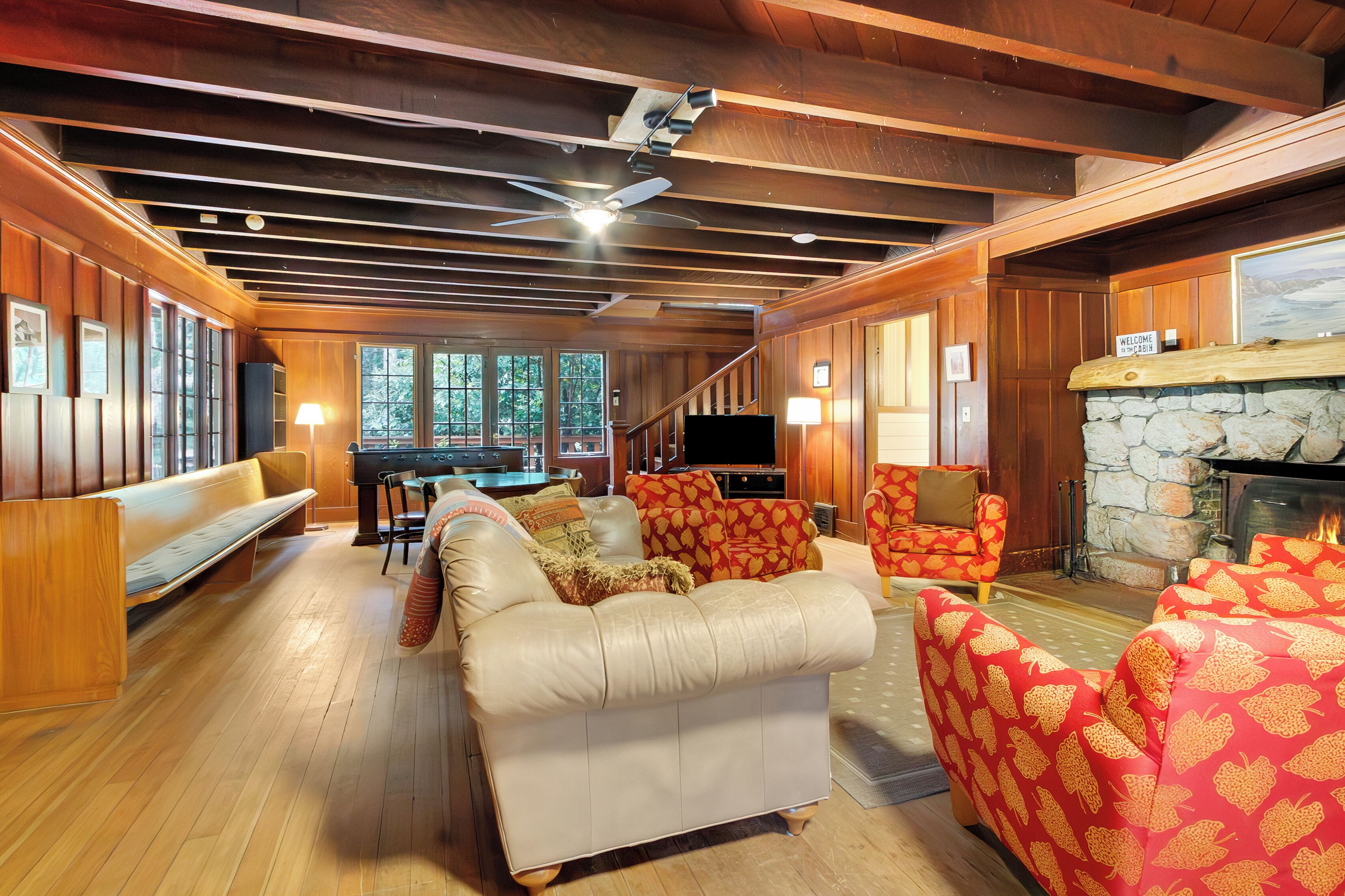 Smart TV, fireplace