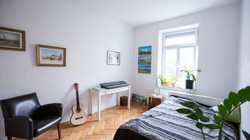 1 bedroom, desk, free WiFi, bed sheets