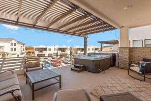 Casa, 5 habitaciones | Tina de hidromasaje al aire libre