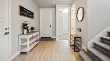 House, 5 Bedrooms | Interior