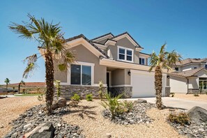 House, 5 Bedrooms | Exterior