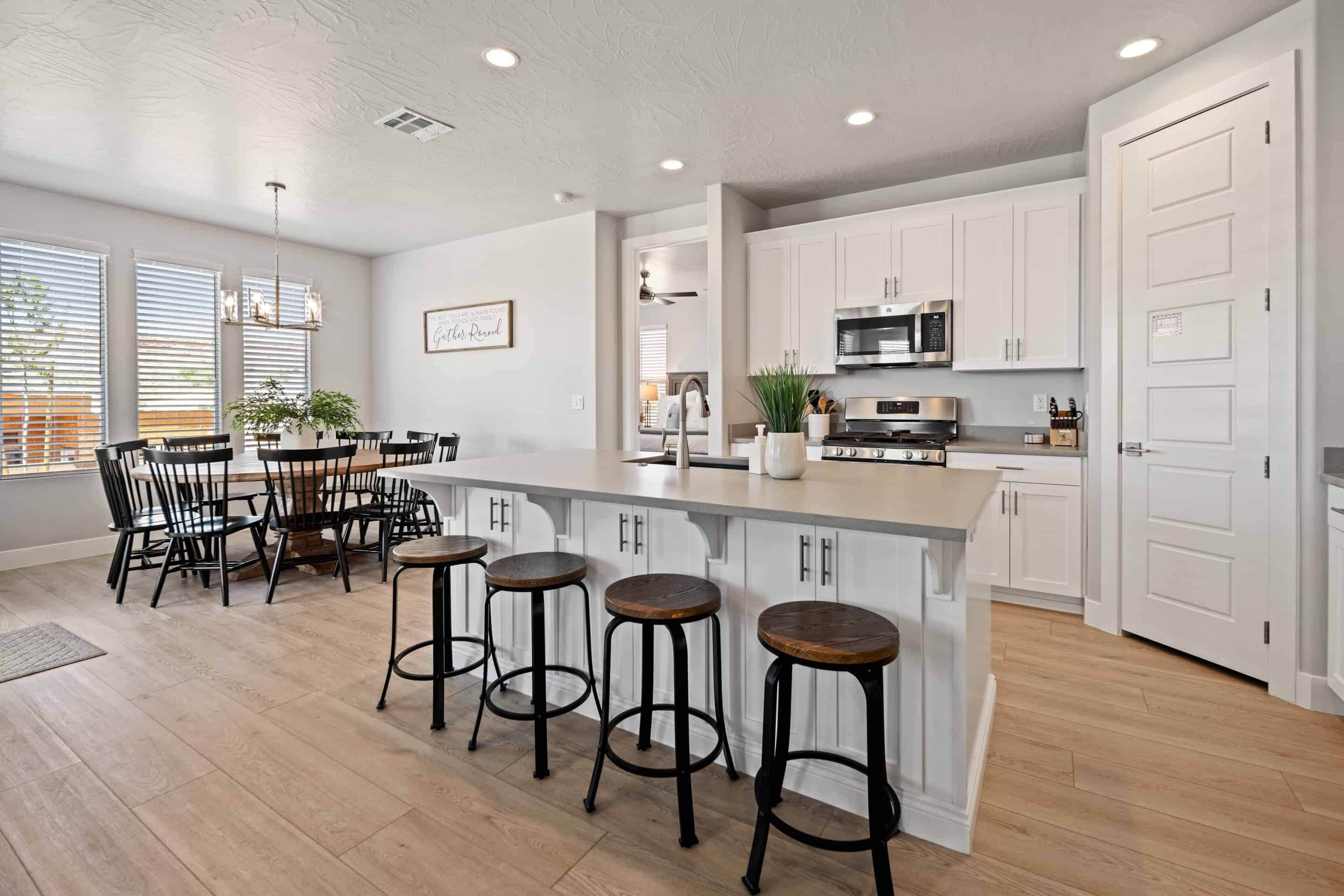 House, 5 Bedrooms | Private kitchen | Fridge, oven, coffee/tea maker, toaster