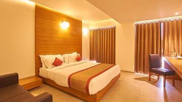 Deluxe Double Room | Iron/ironing board, free WiFi