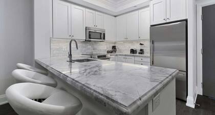 2 Bedroom/2 Bathroom Deluxe Suite