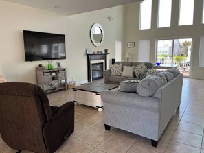 TV, fireplace
