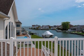 المنطقة المحيطة بال منشأة