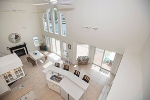 المنشأة من الداخل