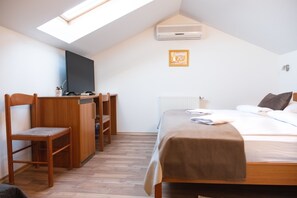 1 habitación, caja de seguridad en la habitaci�ón y escritorio 