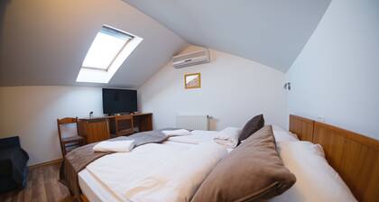 Romantic attic 1/3 room