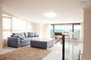 Luxury Suite, Sea View | Living room | 32-inch Smart TV with cable channels, TV, Netflix