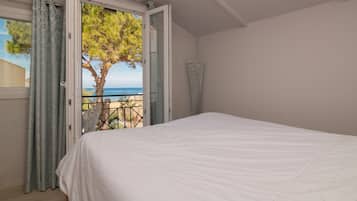 2 bedrooms, in-room safe, blackout curtains, iron/ironing board