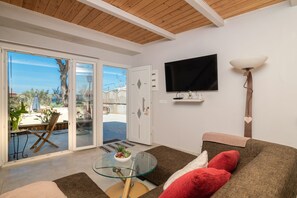 Comfort-Haus | Wohnbereich | 48-Zoll-Smart-TV mit Digitalempfang, Fernseher