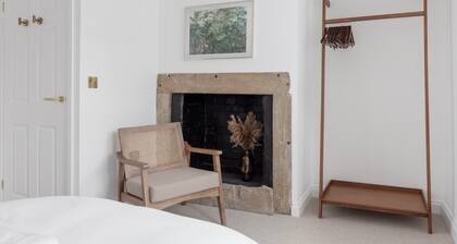 💫 Chic 2-Bed Apartment in Historic Guest House | Central Rothbury Retreat
