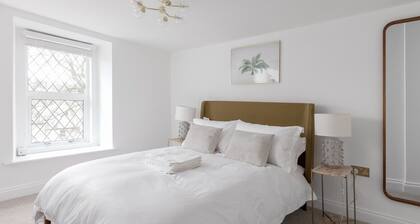 💫 Chic 2-Bed Apartment in Historic Guest House | Central Rothbury Retreat